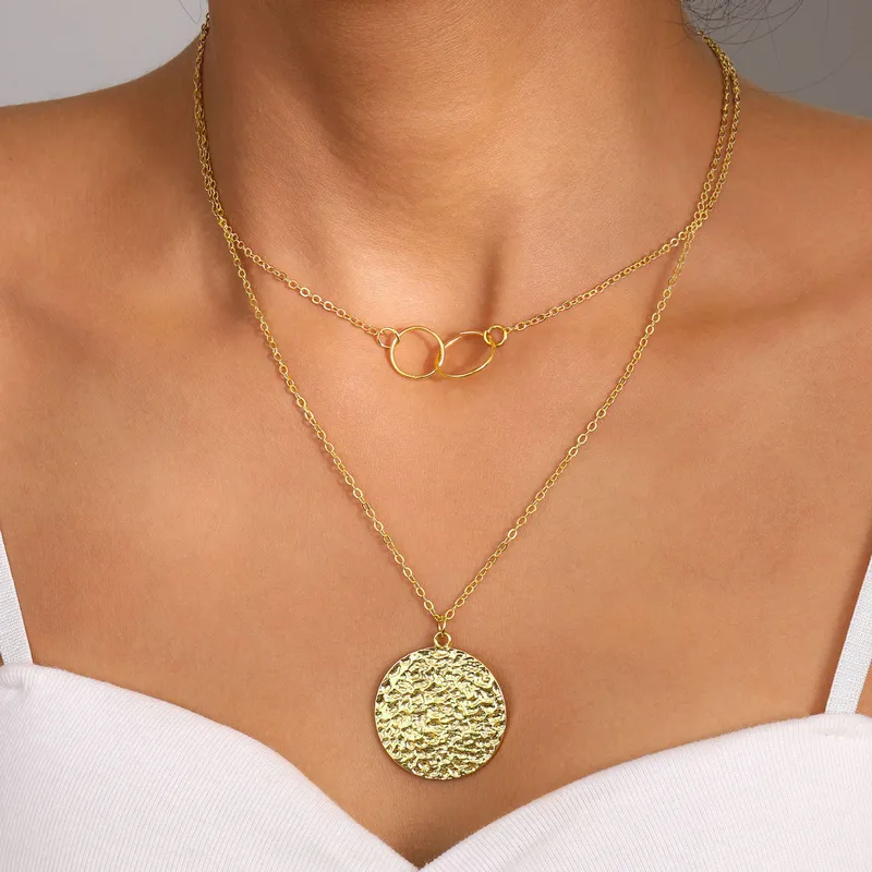 Elegant Layered Alloy Necklace with Textured Pendant